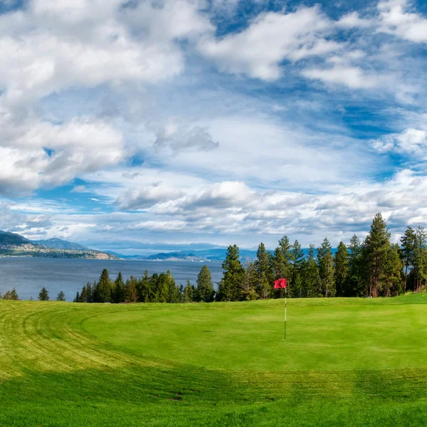 Golf Tee a Kelowna Lakeshore Road Okanagan Valley BC — Foto Stock