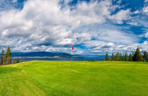 Гольф на Kelowna Road Okanagan Valley BC — стоковое фото