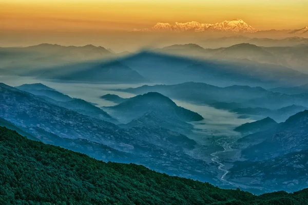 道拉吉里山，山 shivapuri 为视角 — 图库照片