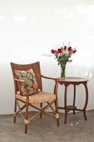 Rattan chair and roses — Stock Photo, Image