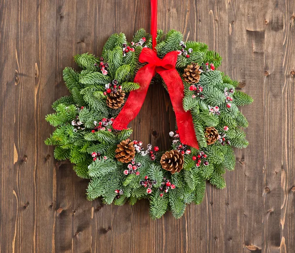 Adventskranz mit roter Schleife — Stockfoto