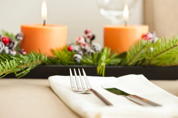 Kerst diner tafel dekken — Stockfoto