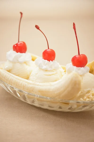 Бананове розділене морозиво — стокове фото