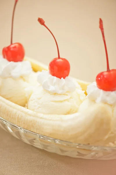 Helado de plátano partido —  Fotos de Stock