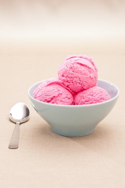 Çilekli dondurma Kupası 