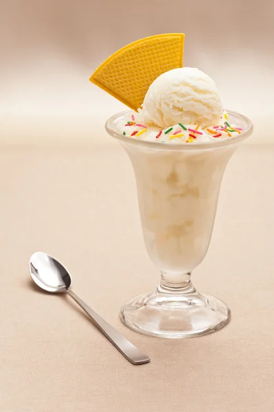 Copa de helado de vainilla — Foto de Stock