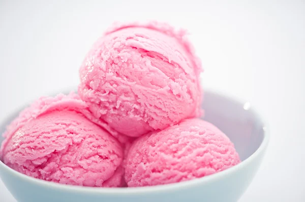 Crème glacée aux framboises dessert — Photo