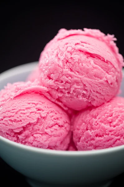 Postre de helado de frambuesa —  Fotos de Stock