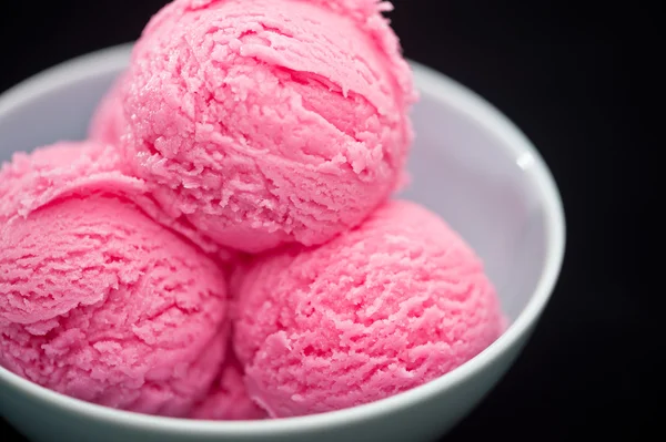 Postre de helado de frambuesa —  Fotos de Stock