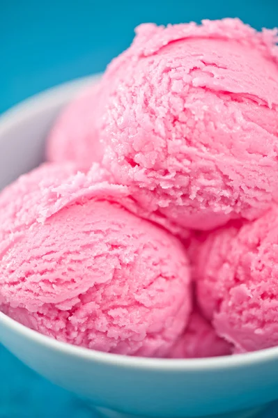 ラズベリーのアイスクリーム デザート — ストック写真