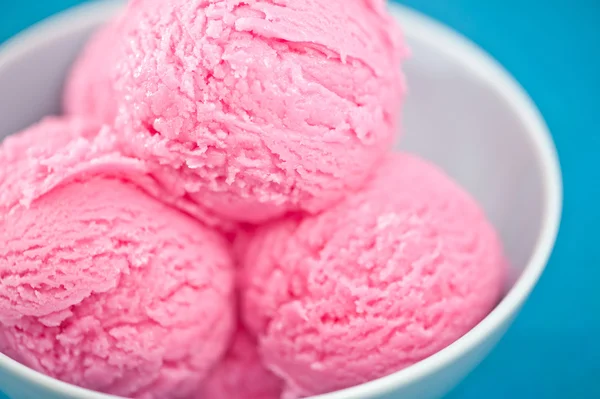 Postre de helado de frambuesa — Foto de Stock