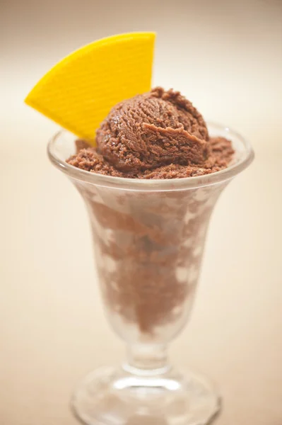 Helado de chocolate en un vaso — Foto de Stock