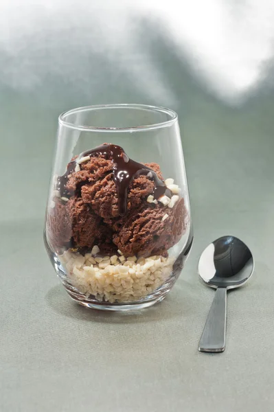 Lody czekoladowe w szklance — Zdjęcie stockowe