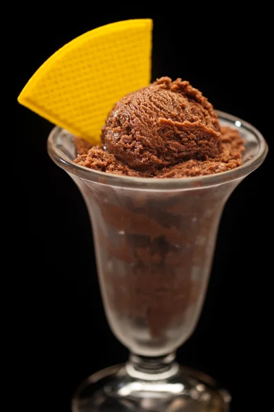 Čokoládová zmrzlina ve sklenici — Stock fotografie
