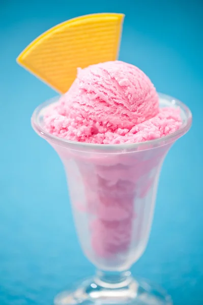 Helado de frambuesa — Foto de Stock