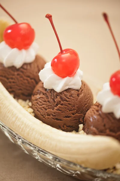 Helado de plátano partido — Foto de Stock