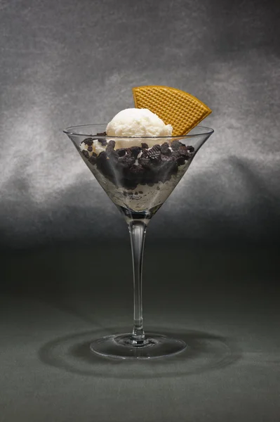 Vanilla ice cream in a Martini glass — Stock Photo, Image