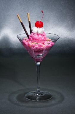 bir martini cam ahududu Ice cream