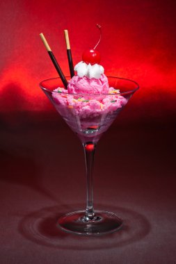 bir martini cam ahududu Ice cream