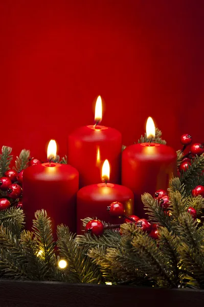 4th Advent red candle flower arrangement — Stock Photo, Image