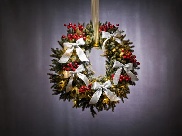 Advent wreath over silver background — Stock Photo, Image