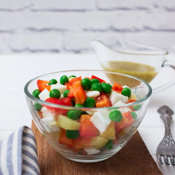 Gesunde Gefärbte Lebensmittel Chamäleon Salat Mit Avocado Dressing — Stockfoto