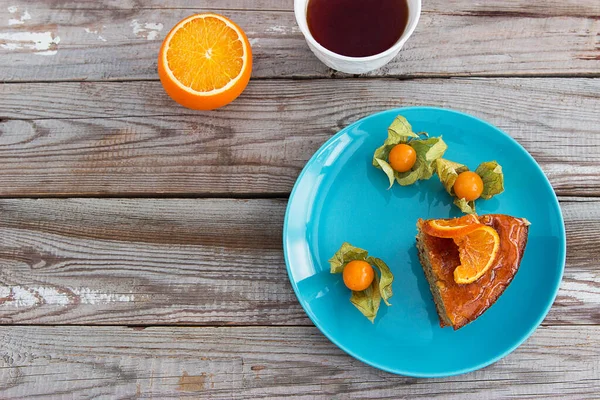 Fikir ailesi brunch 'ı. El yapımı kek. Portakal rengi..