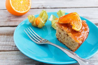 Fikir ailesi brunch 'ı. El yapımı kek. Portakal rengi..