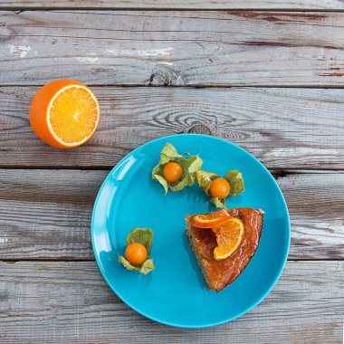 Fikir ailesi brunch 'ı. El yapımı kek. Portakal rengi..