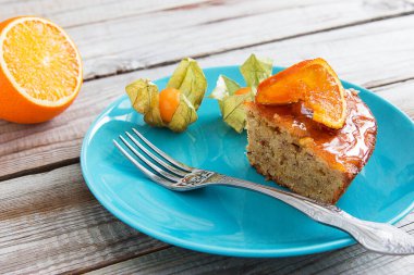 Fikir ailesi brunch 'ı. El yapımı kek. Portakal rengi..