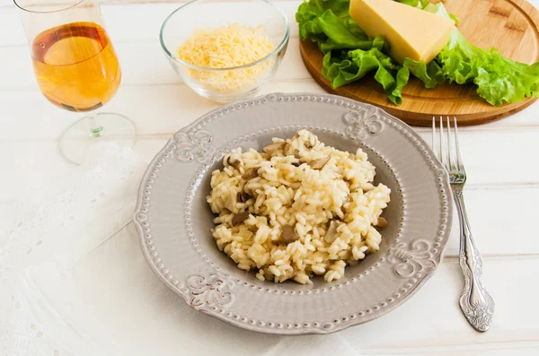 Risotto Grzybowe Przydatne Białym Tle — Zdjęcie stockowe