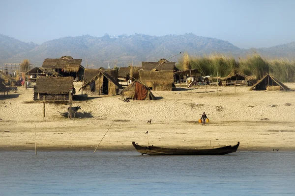 Leven van de kant van het land in myanmar — Stockfoto