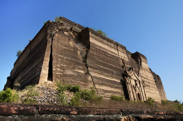 Ruiny świątyni mingun, myanmar w pobliżu mandalay — Zdjęcie stockowe