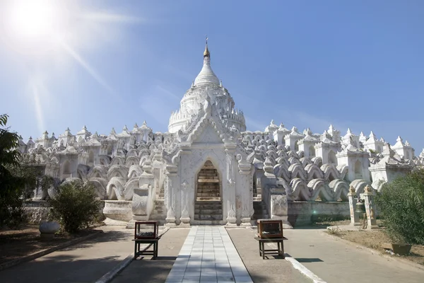 White temple, Myanmar — Stock Photo, Image