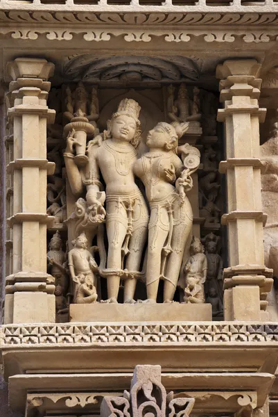 Amor en pareja en el templo, Khajuraho, India — Foto de Stock