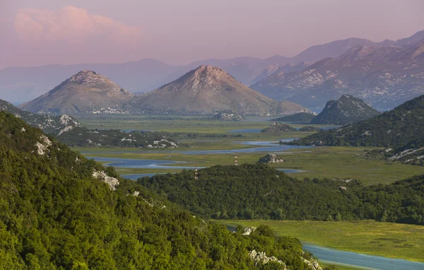 Sunrise gökyüzü ve dağ Nehri Vadisi, monteneg çapraz — Stok fotoğraf