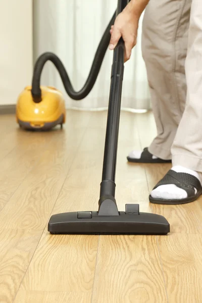 Man doing housework — Stock Photo, Image