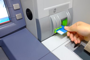 atm üstünde el