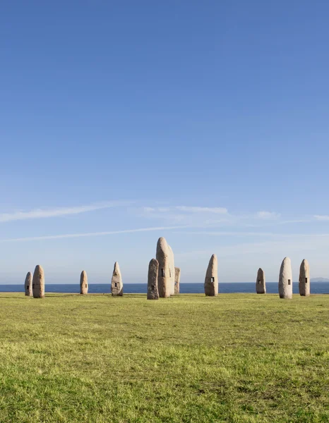 Menhirs park op coruna — Stockfoto