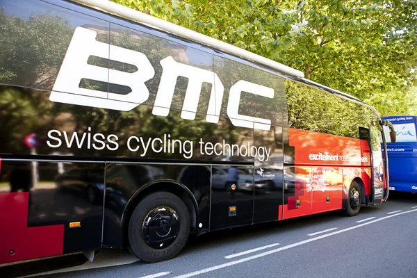 La vuelta 2012 - bus van bmc team — Stockfoto