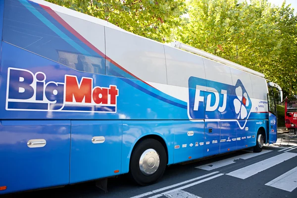 La vuelta 2012 - bus van La Française des Jeux ploeg — Stockfoto