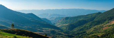 Gündüz panoramik Dağ Görünümü, Işık ve Gölge