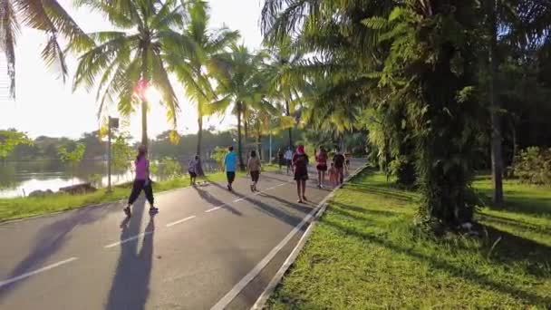 Nakhonsrithammarat Thailand April 2022 Avonds Lopen Joggen Mensen Het Park — Stockvideo