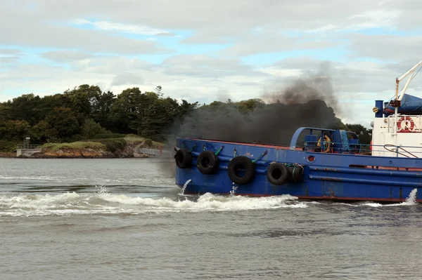 Fumes from a river shannon tug boat — Stock Photo, Image