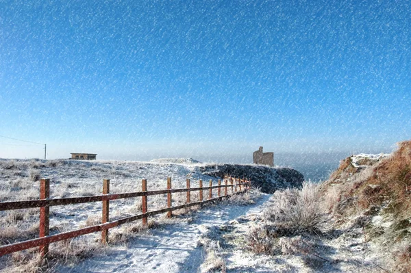 Inhägnade promenad till ballybunion slott i snöstorm — Stockfoto