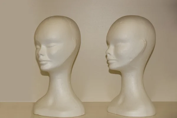 Two female pollystyrene heads — Stock Photo, Image