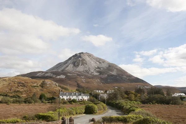View of Dunlewey with Errigal mountains — Stock Photo, Image