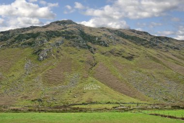 Yazılı taşlar ve kayalar tepeler için Sam