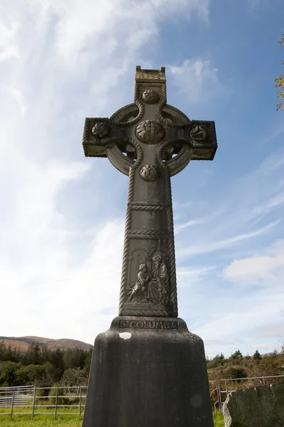 Altes denkmal kreuz zu ehren des heiligen kolomba — Stockfoto