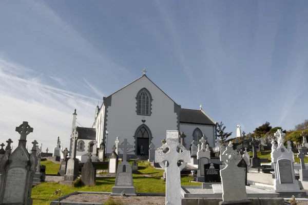 Staré irské kostel a hřbitov v kincasslagh — Stock fotografie